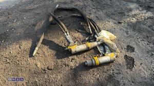 2 x hydraulic drills
