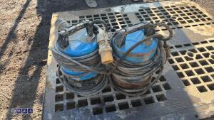 2 x 110v submersible pumps (137)(826)