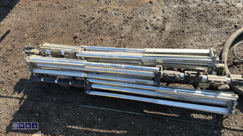 Quantity of tripods