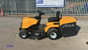 2018 STIGA ESTATE 3098H 98cm cut & collect lawn tractor c/w collection box (s/n 00253917) - 2