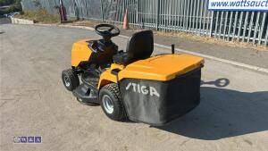 2018 STIGA ESTATE 3098H 98cm cut & collect lawn tractor c/w collection box (s/n 00253917) - 3