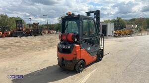 TOYOTA Toreno 18 gas driven forklift truck S/n: with duplex mast & cab - 4