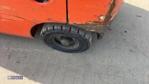 TOYOTA Toreno 18 gas driven forklift truck S/n: with duplex mast & cab - 27
