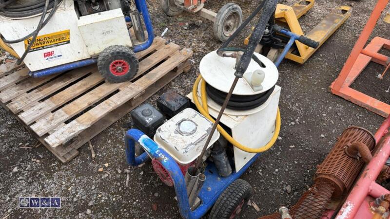 BRENDON petrol jet wash c/w suction hose, hose & lance