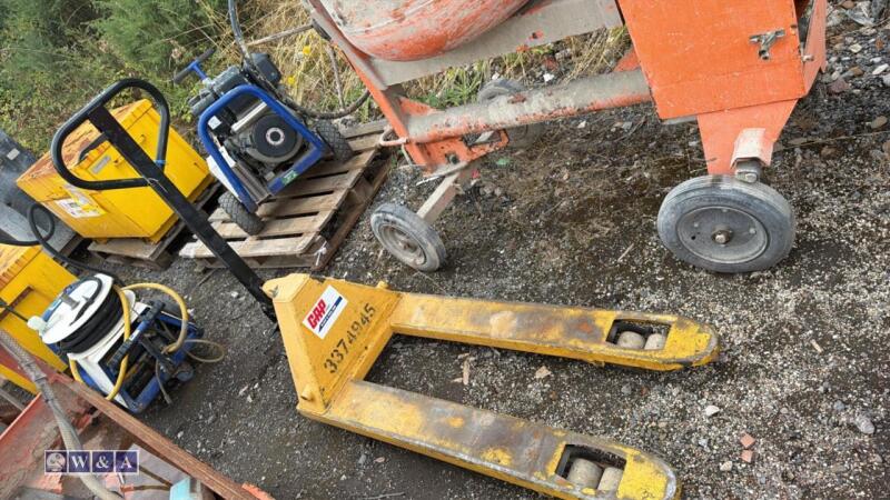 Manual pallet truck (3374945)