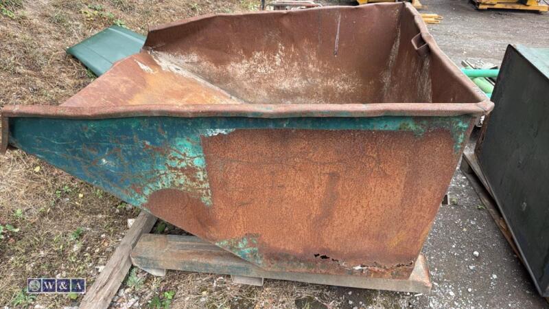 Forklift tipping skip