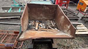 Forklift tipping skip - 4