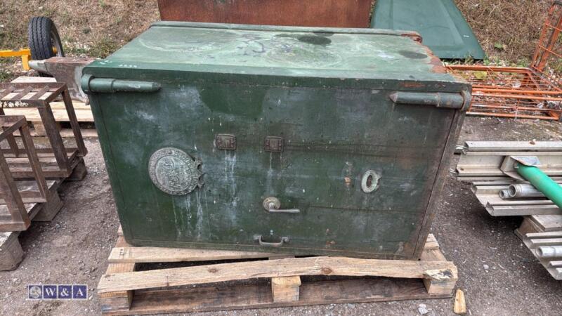 GROVE & SONS safe