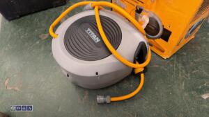 TITAN wall mounted horse reel - 2