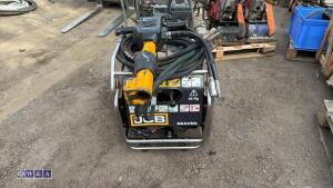 JCB BEAVER petrol hydraulic power pack c/w hose & breaker