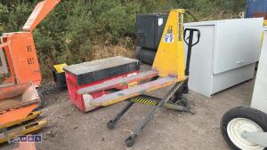 High lift pallet truck