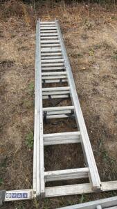 Aluminium triple extendable ladder