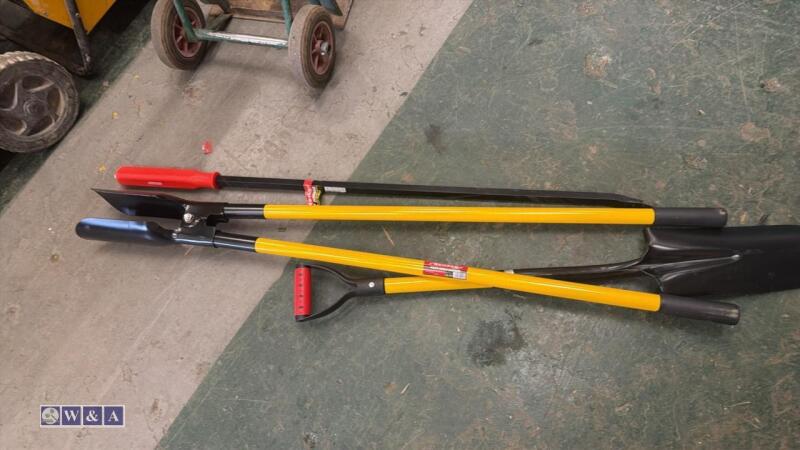 Quantity of gardening tools including spade, hole digger & pry bar