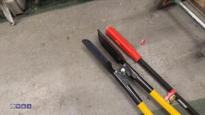 Quantity of gardening tools including spade, hole digger & pry bar - 3