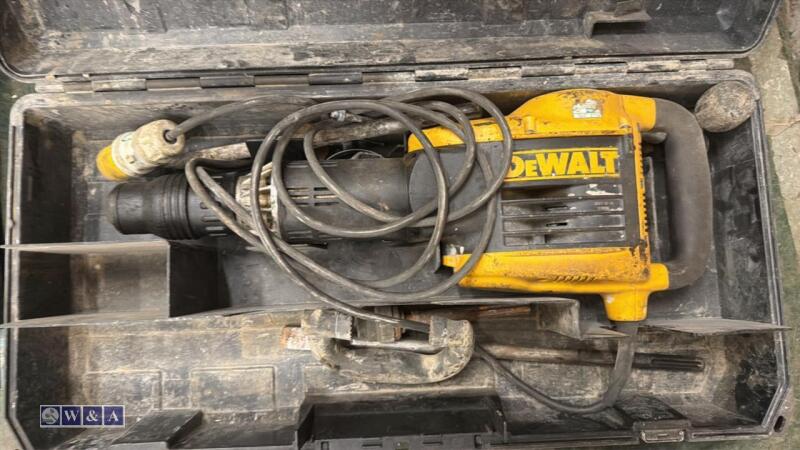 DEWALT 110v SDS breaker c/w case