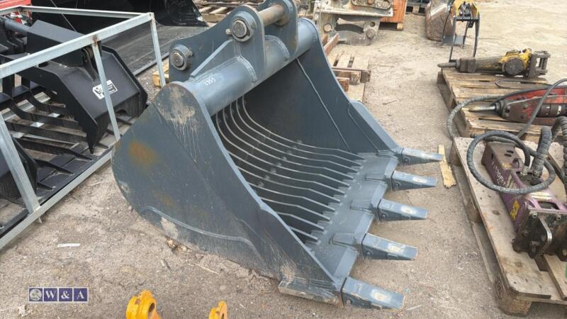STRICKLAND 90'' bucket to fit JCB Q fit