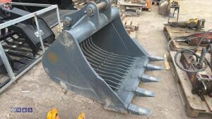 STRICKLAND 90'' bucket to fit JCB Q fit