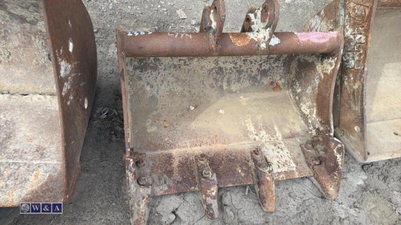 2ft digging bucket (30mm pins)