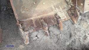 2ft digging bucket (30mm pins) - 2