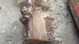 2ft digging bucket (30mm pins) - 3