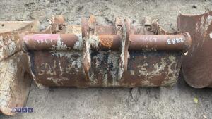2ft digging bucket (30mm pins) - 5