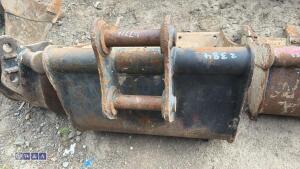 23'' digging bucket (40mm pins) - 3