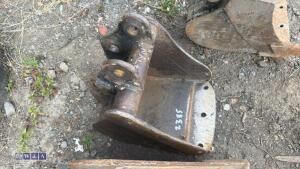12'' digging bucket (30mm pins) - 2