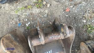 12'' digging bucket (30mm pins) - 3