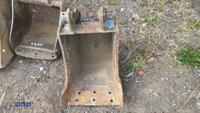 12'' digging bucket (30mm pins)