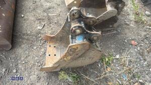 12'' digging bucket (30mm pins) - 2