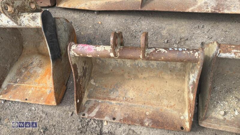 24'' digging bucket (30mm pins)
