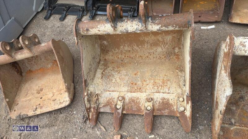 24'' digging bucket (35mm pins)