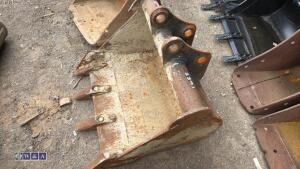 24'' digging bucket (35mm pins) - 2