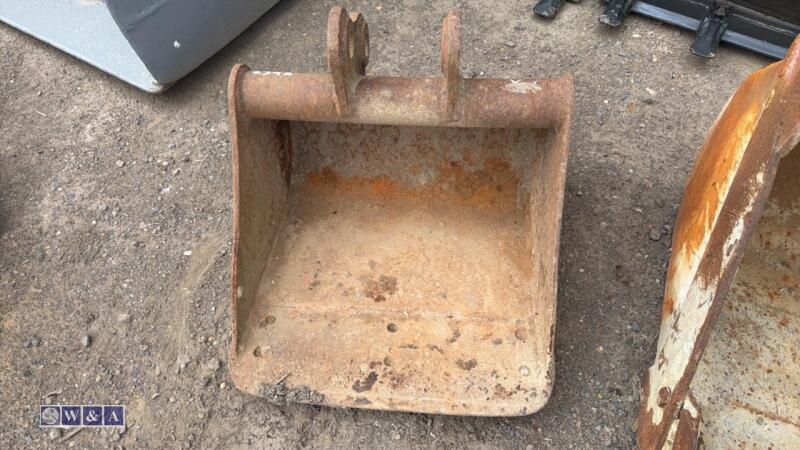 17'' digging bucket (30mm pins)