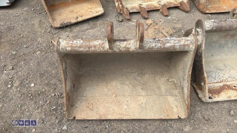 23'' digging bucket (30mm pins)