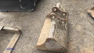 23'' digging bucket (30mm pins) - 5