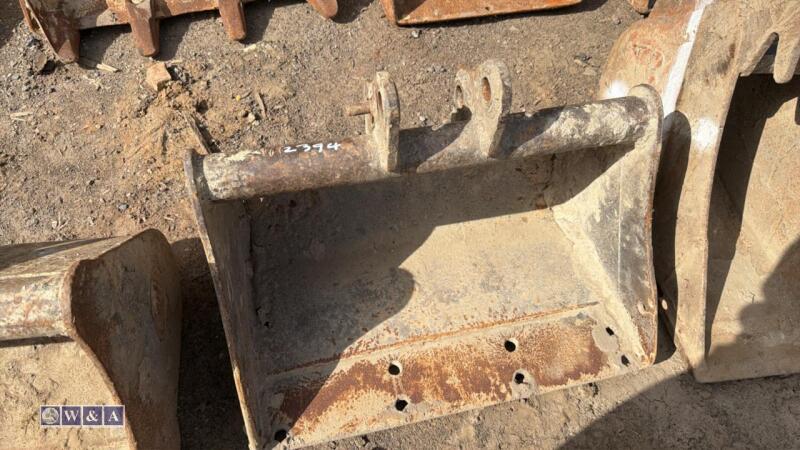 24'' digging bucket (30mm pins)
