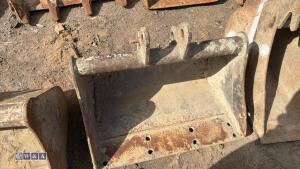 24'' digging bucket (30mm pins)