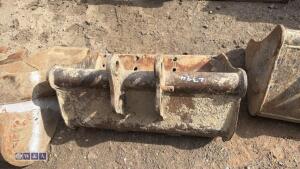 24'' digging bucket (30mm pins) - 3