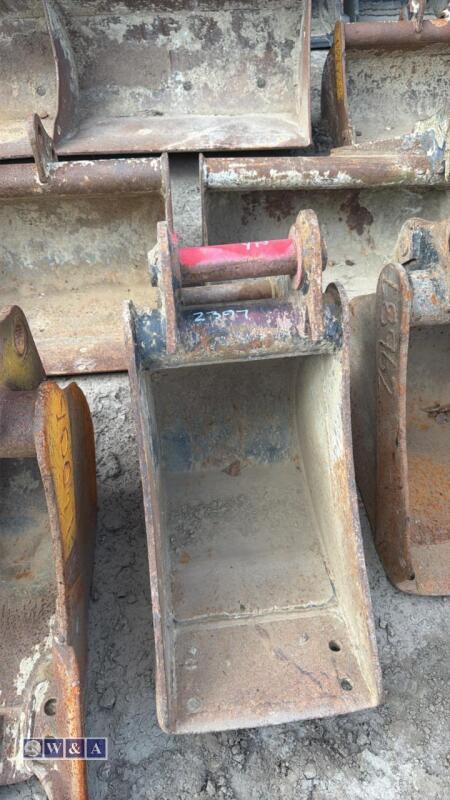 11'' digging bucket (40mm pins)
