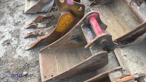 11'' digging bucket (40mm pins) - 2