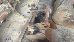 12'' digging bucket (35mm pins) - 2