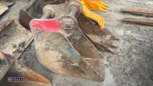 11'' digging bucket (45mm pins) - 2