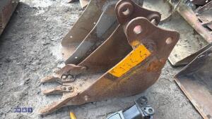 12'' digging bucket (45mm pins) - 3