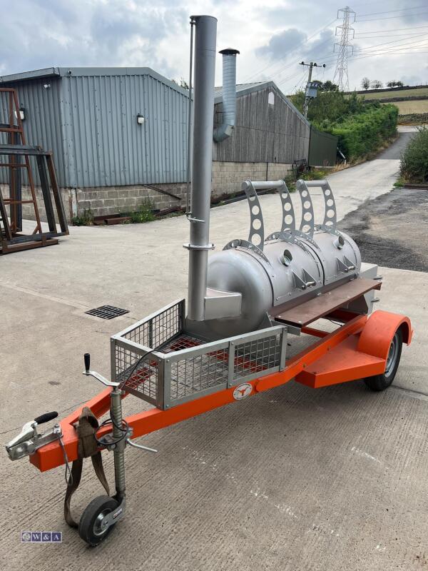 Fast tow twin door bbq / smoker oven