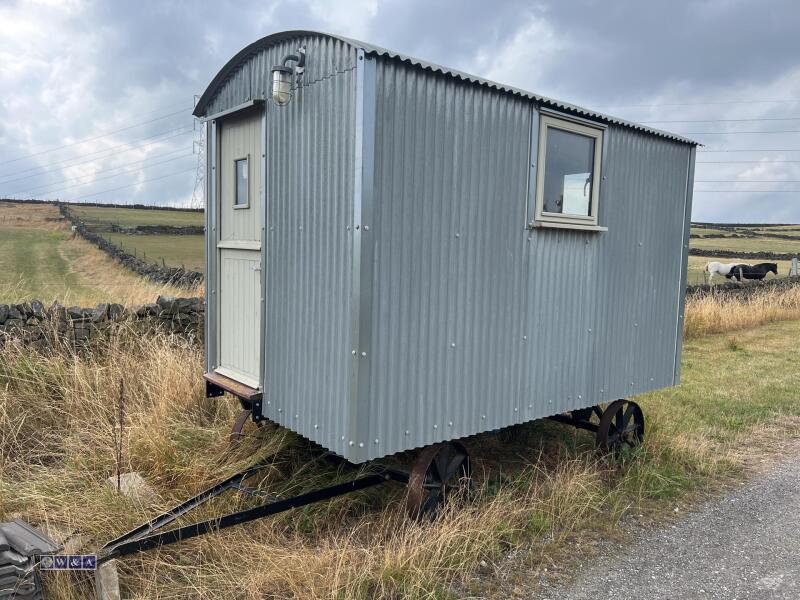 shepherds hut 12&rsquo; x 7&rsquo;