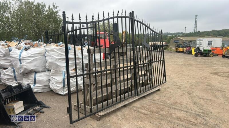 Drive gates deer designs