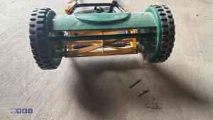Manual push cylinder mower with collector - 3