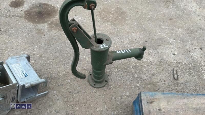 Water hand pump