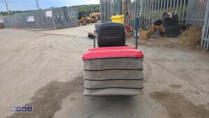 2010 HONDA 2315 petrol ride on mower c/w collector - 4